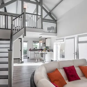 https://curragh-house-lodges.corkhotel.net